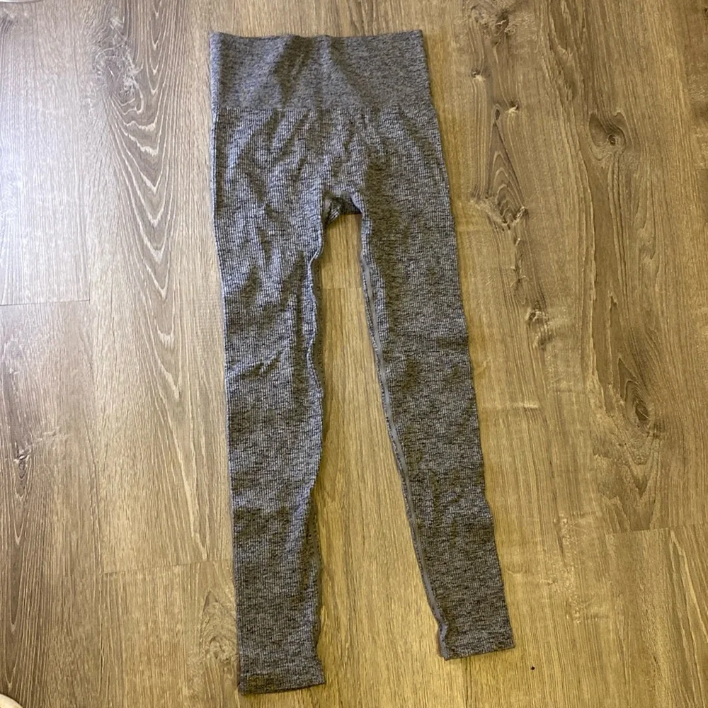 Colsie gray leggings - Picture 1 of 4